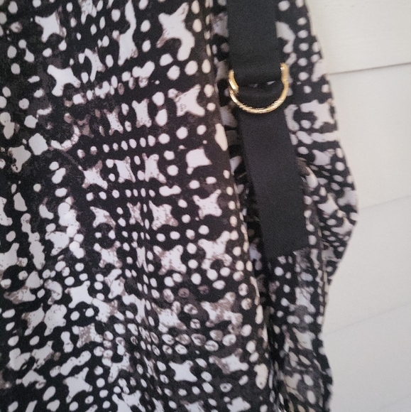 MICHAEL Michael Kors Black & White Geometric Roll Tab Sleeve Blouse M - Picture 4 of 6